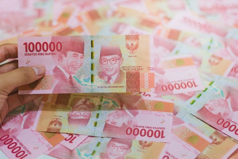 Penjabat Gubernur Jabar Bey Machmudin Tetapkan UMK 2025, Ini Besarannya
