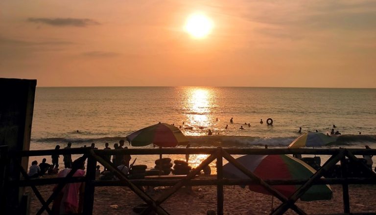 Polres Cilegon Berlakukan One Way di Jalur Wisata Pantai Anyer