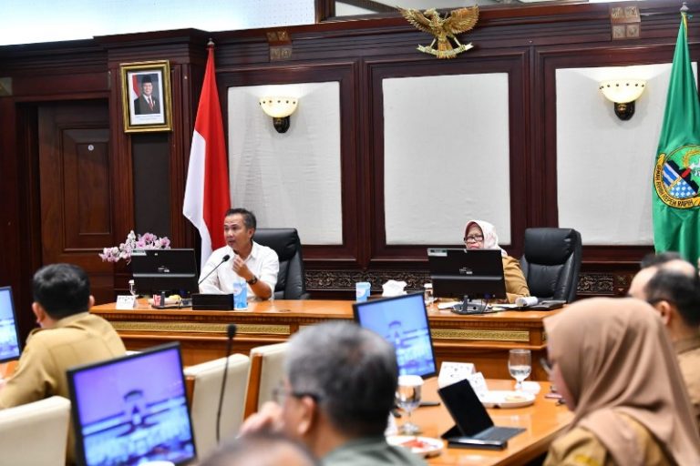 Bey Machmudin Dorong Kompleks Perumahan Segera Miliki TPS3R