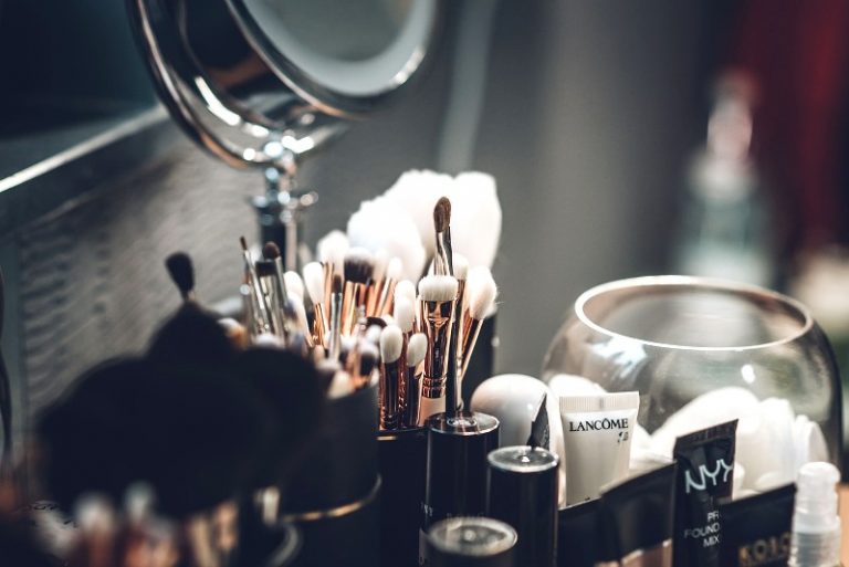 Bahaya Penggunaan Label Approved oleh Influencer Komestik, Pelaku Usaha Bisa Rugi