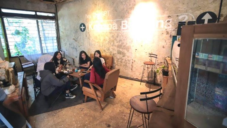 Kopi Romantis Hadir Saat Bandung Bersemi di Jalan Sabang, Tawarkan Kehangatan