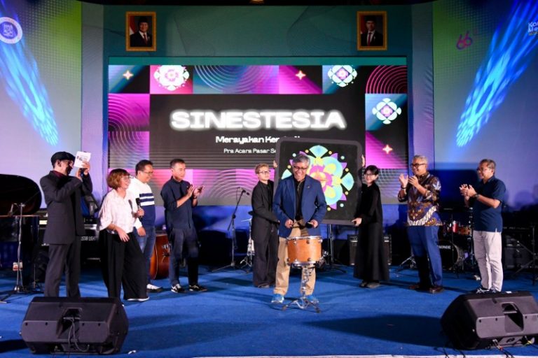 Bey Machmudin Sebut Pasar Seni ITB 2025 Perkuat Ekosistem Industri Ekonomi Kreatif Jabar