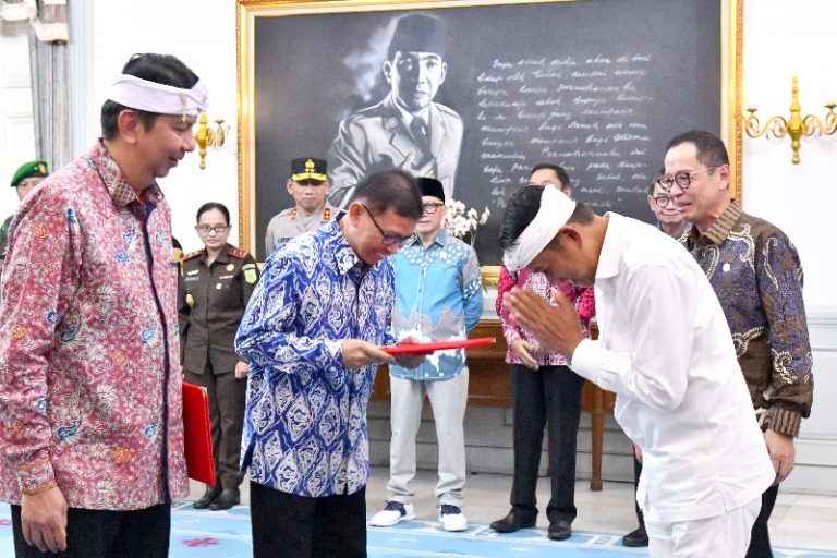 Gubernur Dedi Mulyadi Ajak OJK Berantas Bank Gelap dan Pinjol Ilegal