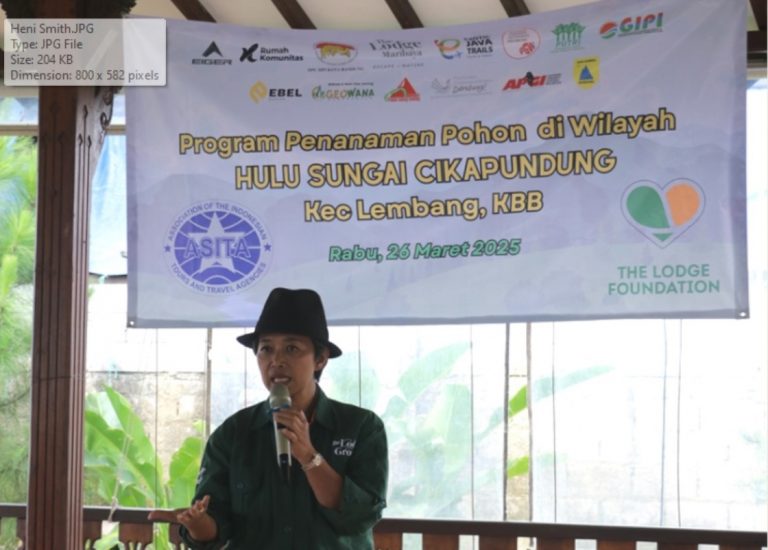 The Lodge Maribaya dan ASITA Jabar Tanam 1.000 Pohon di Hulu Sungai Cikapundung