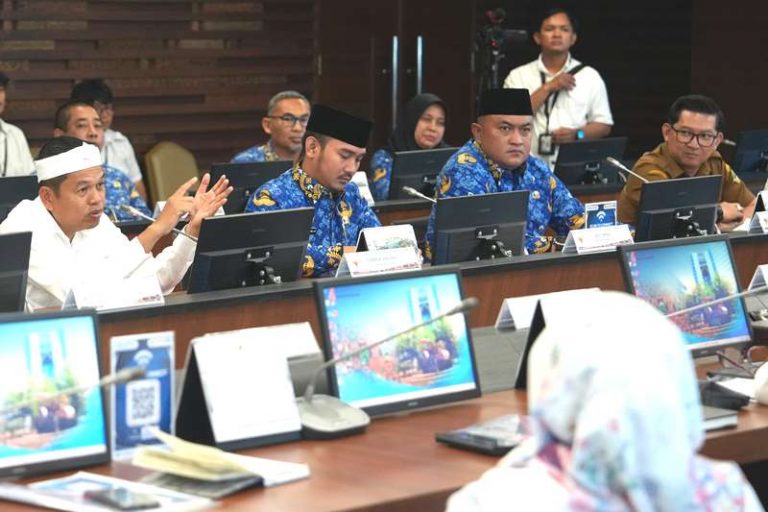 Pusat – Daerah Sepakat Penanganan Banjir Fokus Rehabilitasi Sempadan Sungai