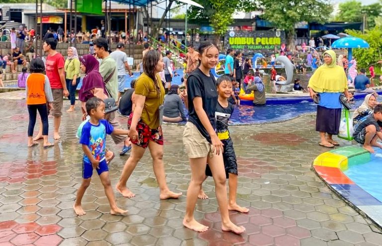 Pemerintah Desa Ini Bagikan THR 400 Juta Kepada Warganya dari Hasil Objek Wisata