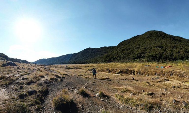Ancaman Gempa Vulkanik, Pendakian Gunung Gede Kembali Ditutup