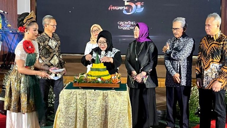 Suasana Meriah Warnai Peringatan HUT Sari Ater ke-51 di Ciater, Ada Ega Robot dan Ustadz Evie Effendi