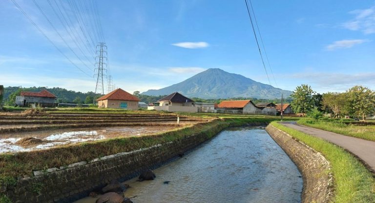 Erwan Setiawan Dorong Konsumsi Rotan Cirebon, Dari Rumah Hingga Ruang Kerja