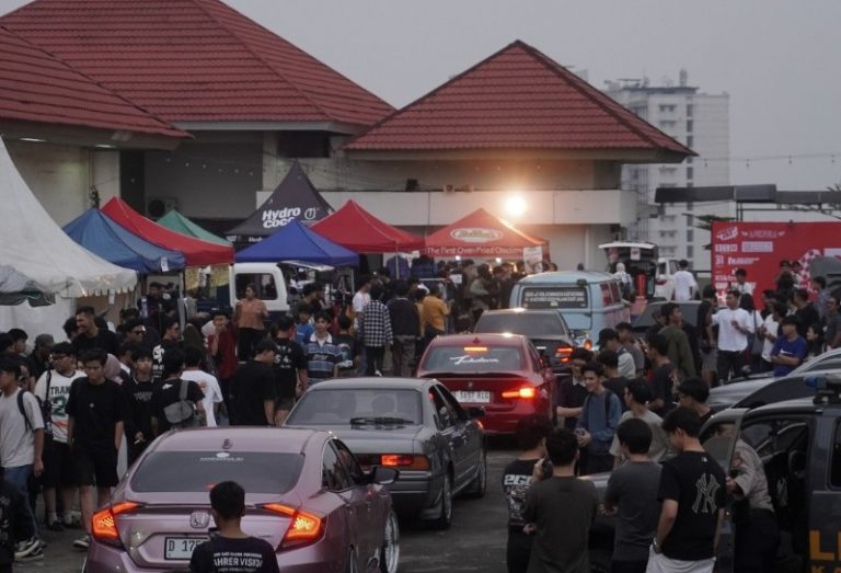 “Sunset Parking 2025” Sukses Hadirkan Eksplorasi Otomotif Spektakuler, Wagub Erwan Sampaikan Apresiasi