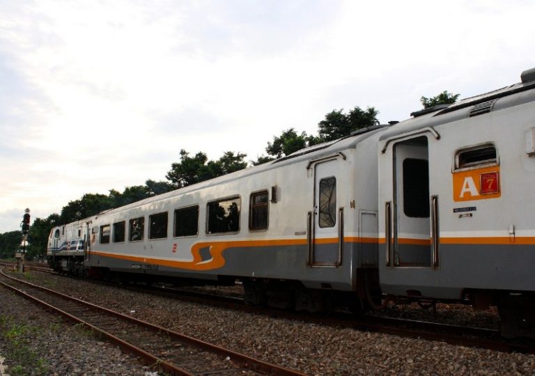 Asyik, Kereta Argo Wilis Kini  Singgah di Ciamis