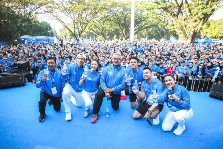 Ribuan Pelari Ramaikan Pocari Sweat Run 2025, Kota Bandung Jadi Lautan Biru