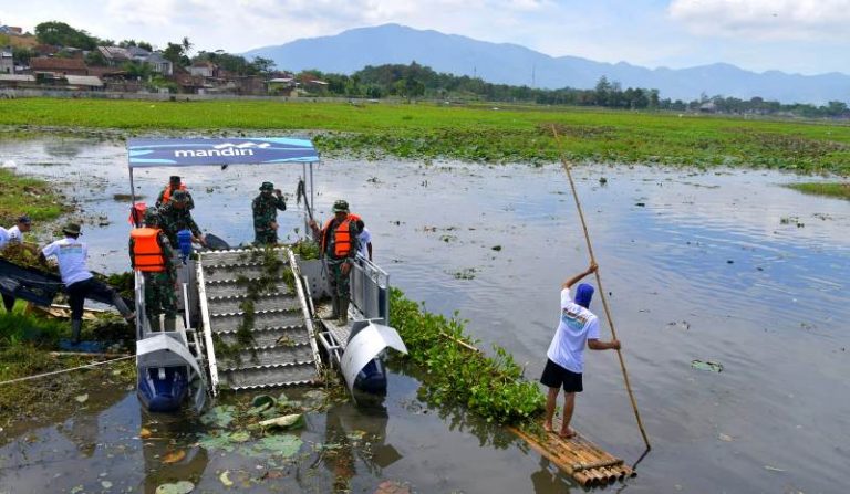 KDM Sebut, Bagaimana Bisa Menarik Wisatawan Kalau Jalan Situ Bagendit Rusak