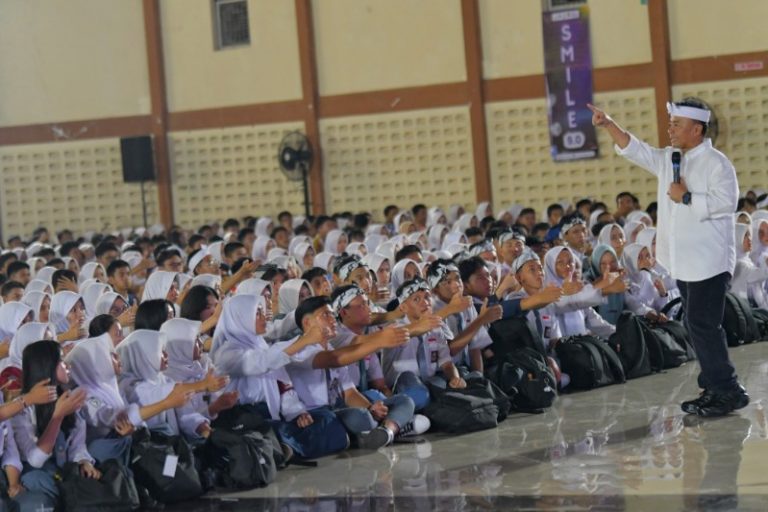 Menyiapkan Pemimpin dari Forum OSIS dari Telkom University Convention Hall