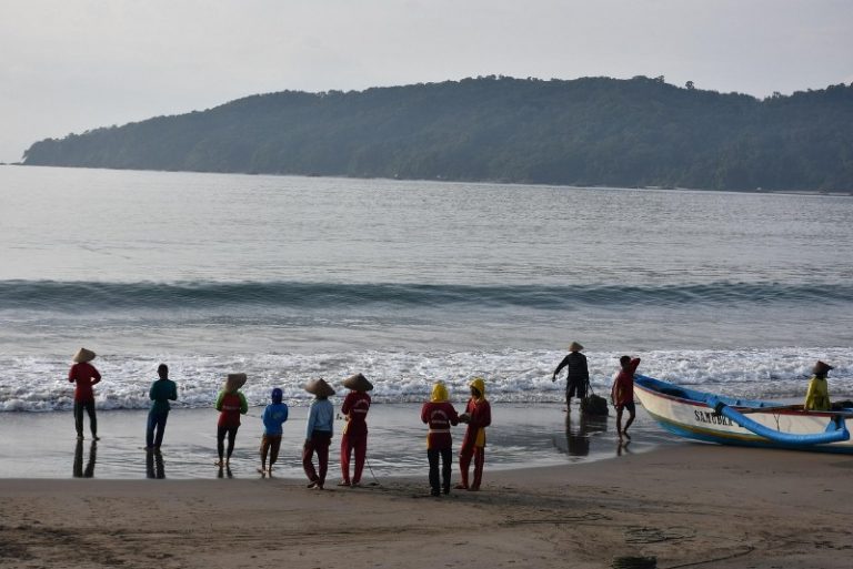 Gubernur Jabar: Izin Keramba Jaring Apung di Pangandaran Perlu Dievaluasi