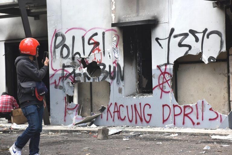 Foto-foto: Gedung DPRD Jawa Barat yang Diamuk Massa Demonstran