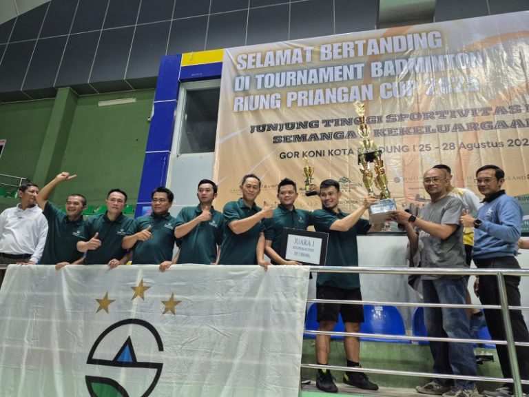 Tim Badminton Sari Ater Juara Badminton Cup Riung Priangan 2025