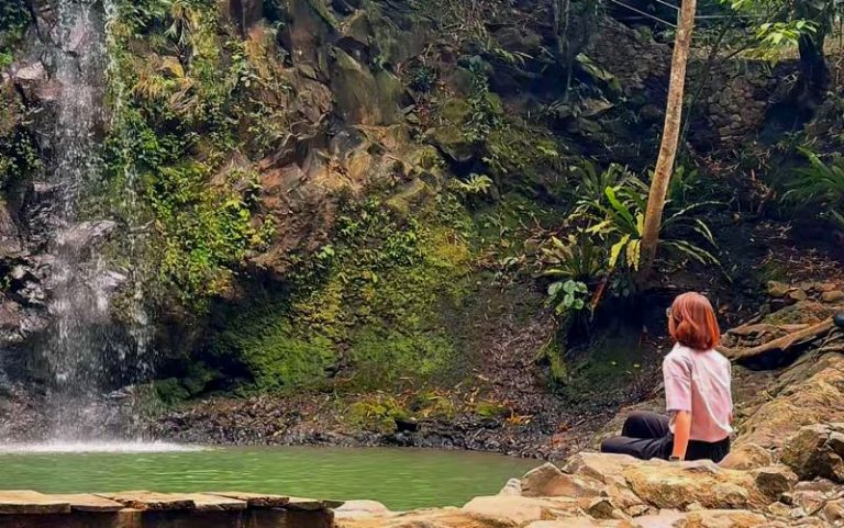Menikmati Hembusan Angin Sejuk dari Air yang Jatuh, Disini Tempatnya