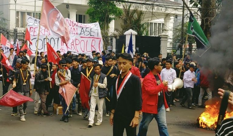 Bandara Soekarno-Hatta Tetap Kondusif, Di Bandung Mahasiswa Gelar Aksi Damai