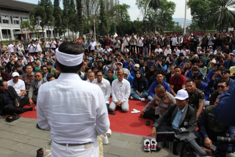 Pangdam dan Kapolda Jaga Forum Dialog Mahasiswa-KDM di Gedung Sate
