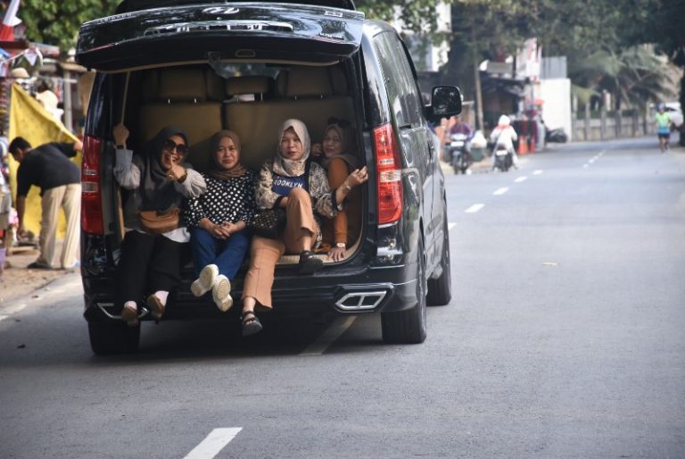 Pantai Pangandaran Dibersihkan dari Jejak Libur Panjang, Unsur Muspida Turun Tangan