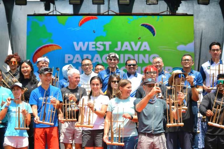120 atlet dari 18 Negara Adu Kemampuan di West Java Paragliding Championship 2025