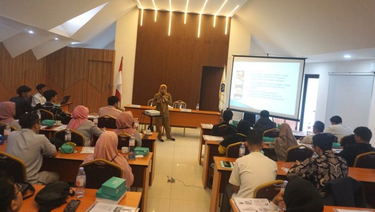 34 Pengelola Usaha Kuliner Ikuti Pelatihan Keamanan Pangan Siap Saji di Grha PHRI Jawa Barat