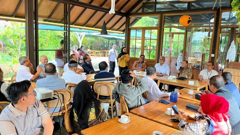 Farhan Dorong Aktivasi Kembali Bandara Kertajati dan Husein Sastranegara