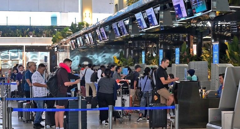 Pemerintah Turunkan Tarif Tiket Pesawat Jelang Natal dan Tahun Baru