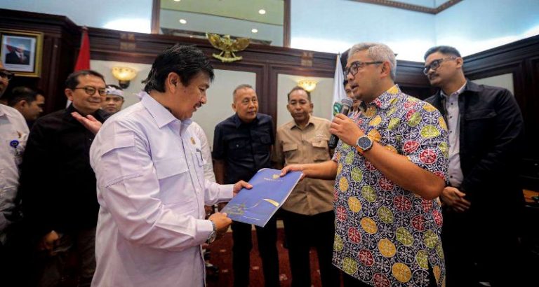 Wali Kota Bandung Farhan Usulkan Gagasan “Dwi Bandara” Jawa Barat
