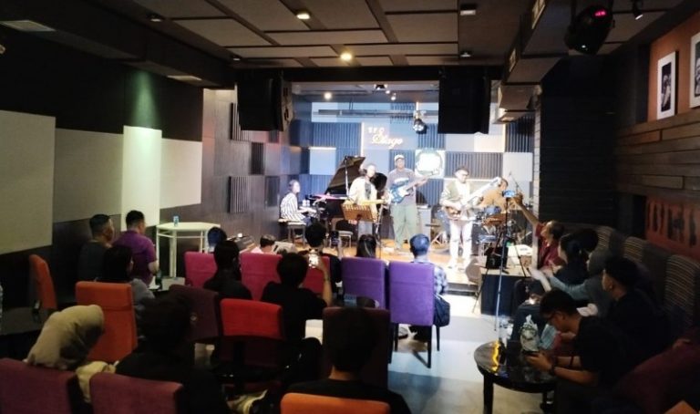 Barsena Bestandhi dan Malam Penuh Nada di The Papandayan