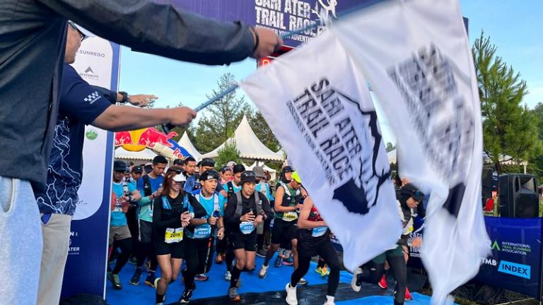 Bendera Start Sari Ater Trail Race 2025 Dikibarkan, Para Pelari Jelajahi Alam Ciater