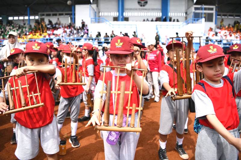 Ribuan Tangan Anak-anak TK Memainkan Angklung, Merawat Kekayaan Jawa Barat