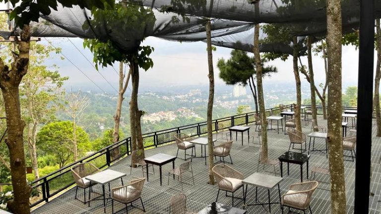 Asstro Sky View Hadir di Punclut, Merayakan Senja Diantara City Light Kota Bandung