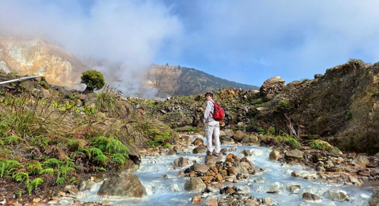 2.000 Pengunjung Padati Taman Wisata Gunung Papandayan Saat Libur Natal 2025