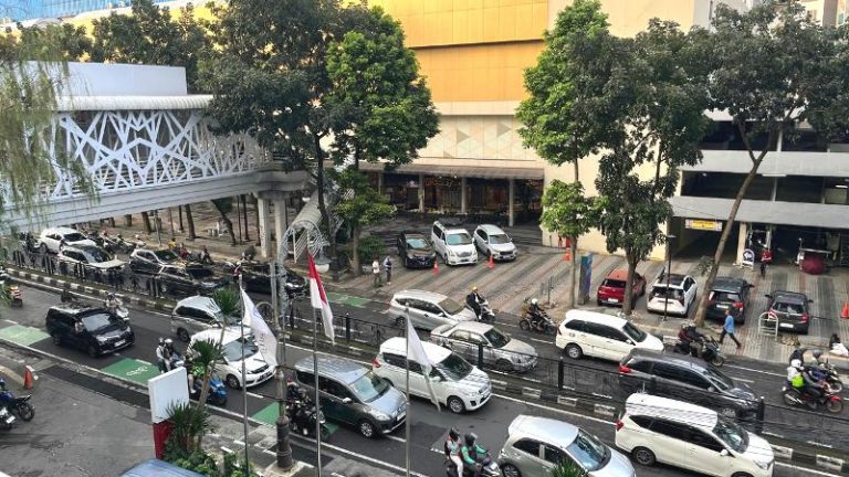 Meredam Kepadatan Lalu Lintas, Seluruh Angkot di Kota Bandung Diliburkan