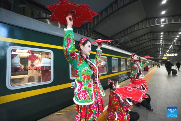 Kereta K7041 Meluncur Perdana Dari Stasiun Harbin, Perpaduan Budaya Timur Laut