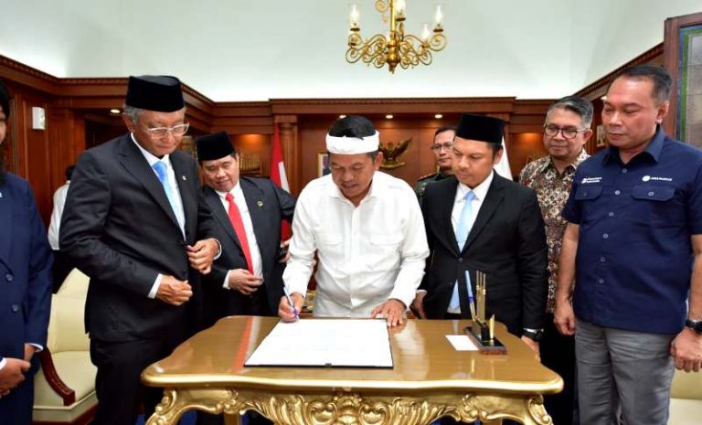 Pemdaprov Jabar Akan Alihkan Kebun Sayur di Lereng Curam Menjadi Teh