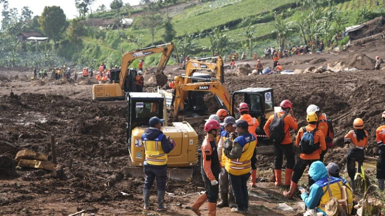 Pencarian Korban Longsor di Pasirlangu Bandung Barat Masih Berlangsung, 27 Korban Berhasil Dievakuasi