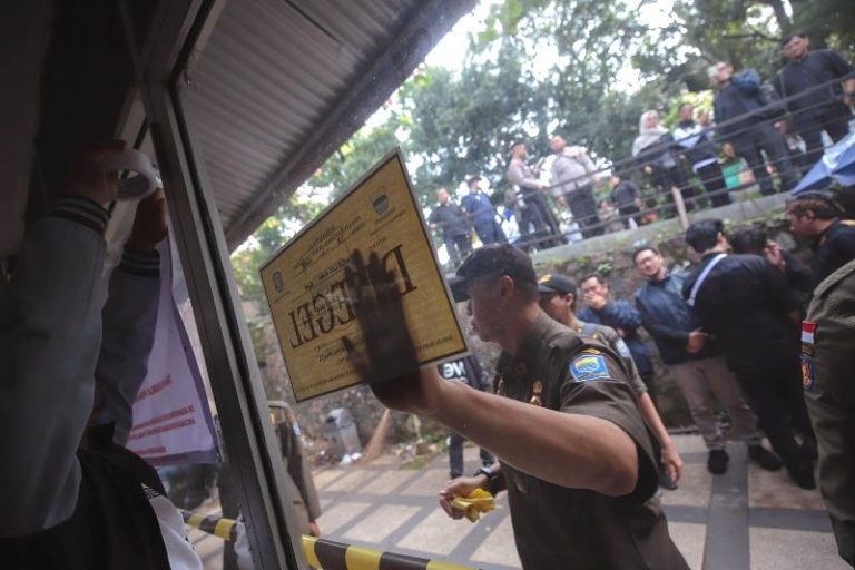 Satpol PP Segel Akses Kebun Binatang Bandung, Ratusan Satwa dalam Pengawasan