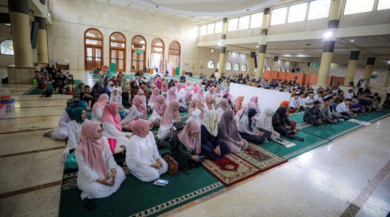Wali Kota Farhan Ajak Warga Makmurkan Masjid Agar Kembali Cemerlang