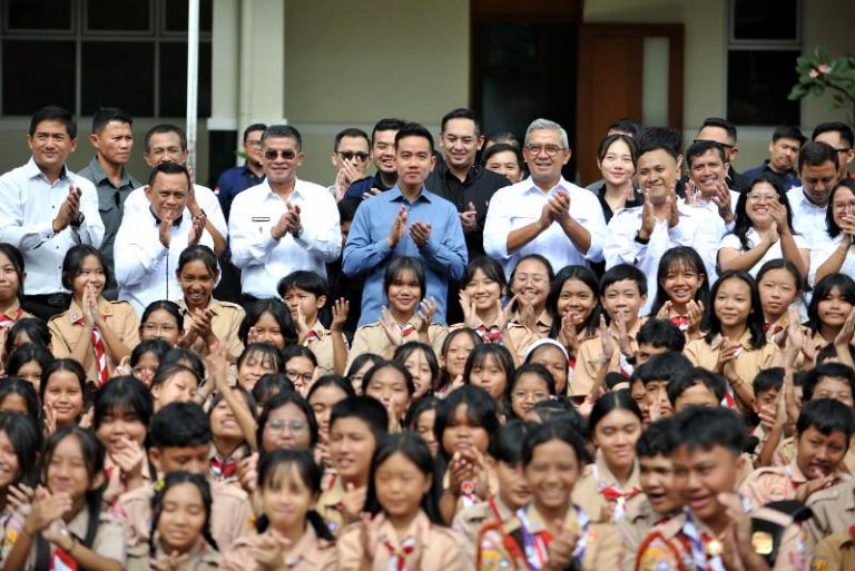 Dukung Ekskul E-Sport di Sekolah, Wapres RI dan Wagub Jabar Sambangi SMP Santa Yusuf Bandung