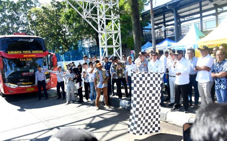 Wagub Erwan Lepas 3.000 Peserta Mudik Gratis dari Terminal Leuwipanjang