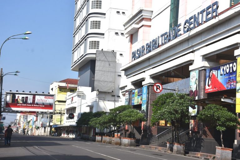 Wali Kota Farhan Sebut Ekonomi Bandung Belum Pulih, Buktinya Pasar Baru Sepi
