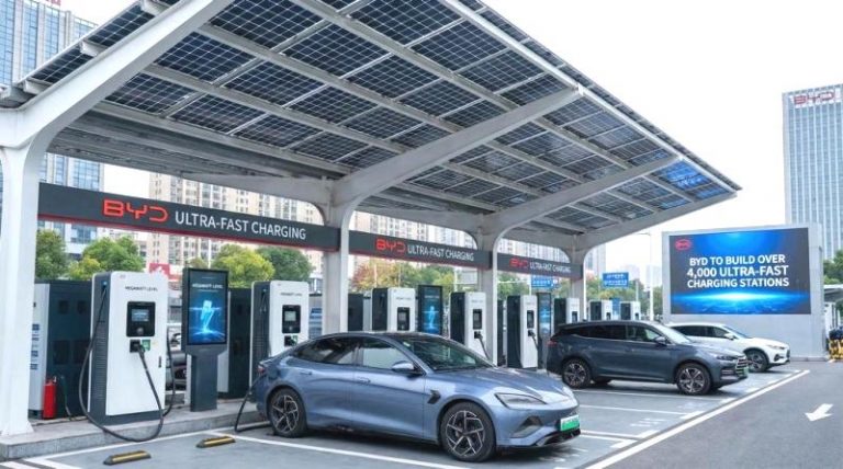 BYD Pamerkan Teknologi Cas Ultra-Cepat, Isi Daya Mobil Listrik Kini Setara Isi Bensin
