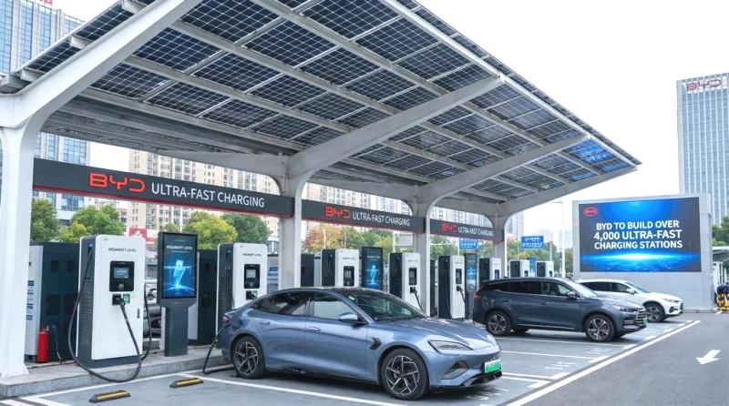 BYD Pamerkan Teknologi Cas Ultra-Cepat, Isi Daya Mobil Listrik Kini Setara Isi Bensin