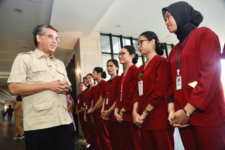 Menaker Yassierli Tekankan Agar Tugas Magang Sesuai Latar Pendidikan Peserta