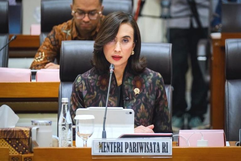 Menteri Pariwisata Tersudut Soal Data Anggaran, Rapat Komisi VII DPR Memanas